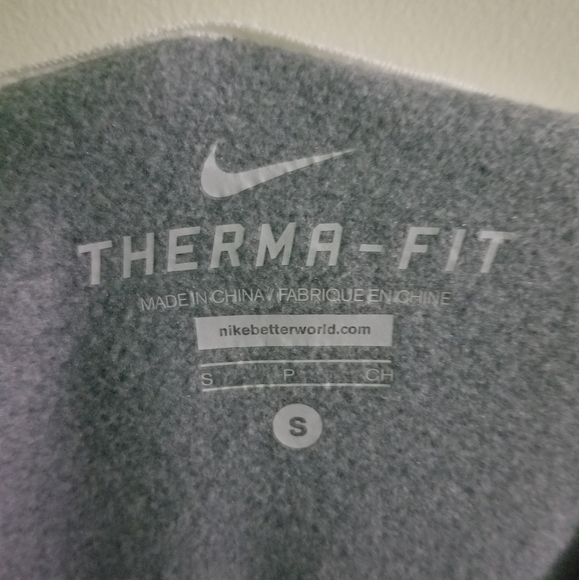 Nike Women's Therma-Fit Hoodie - Picture 6 of 7